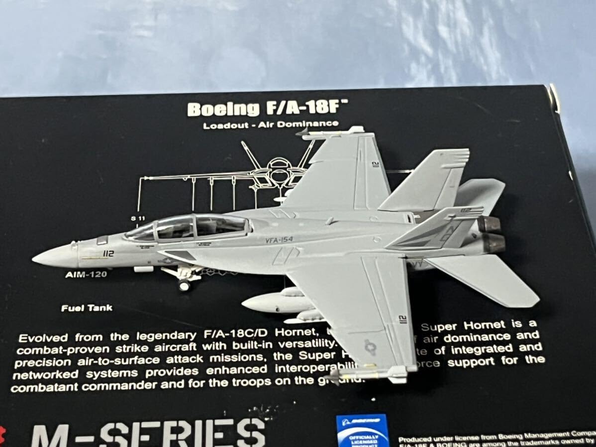 Amazon | ホーガン ウィングス製 Mシリーズ F/A-18F 1/200